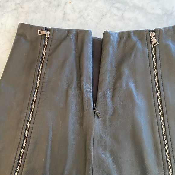 BCBGMAXAZRIA leather mini skirt, size XS - Picture 5 of 10